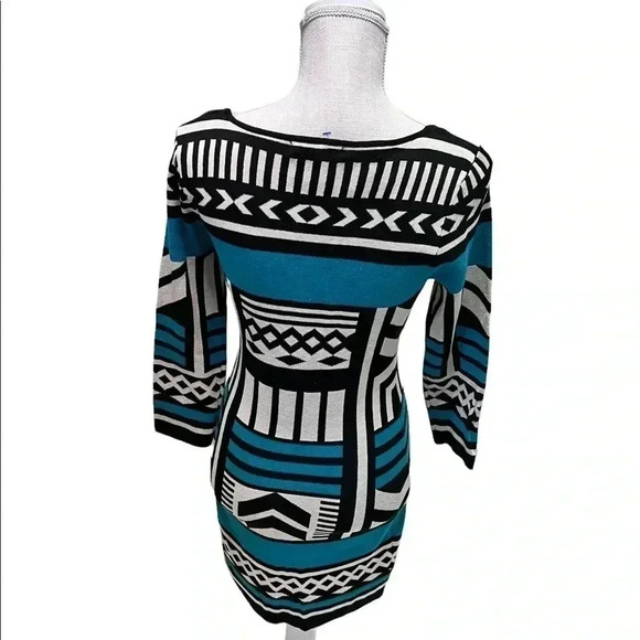 NWT•WOMEN’S PAPAYA LONG SLEEVE SWEATER DRESS•SIZE MEDIUM•GREEN/BLK/WHITE• - Picture 4 of 11